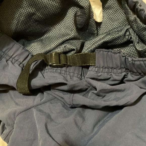 Woolrich swim trunks with lots of pockets Large Men's Navy Blue Shorts - Picture 7 of 8